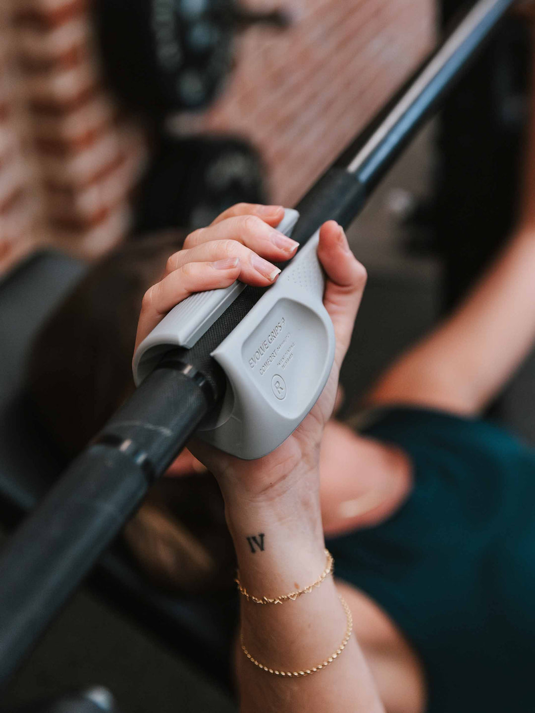 Evolve Grips | Ergonomic Thick Grips for Bigger Arms, Fat Grips, Fat Gripz - Comfort, Small | Lifestyle 5 Close Up